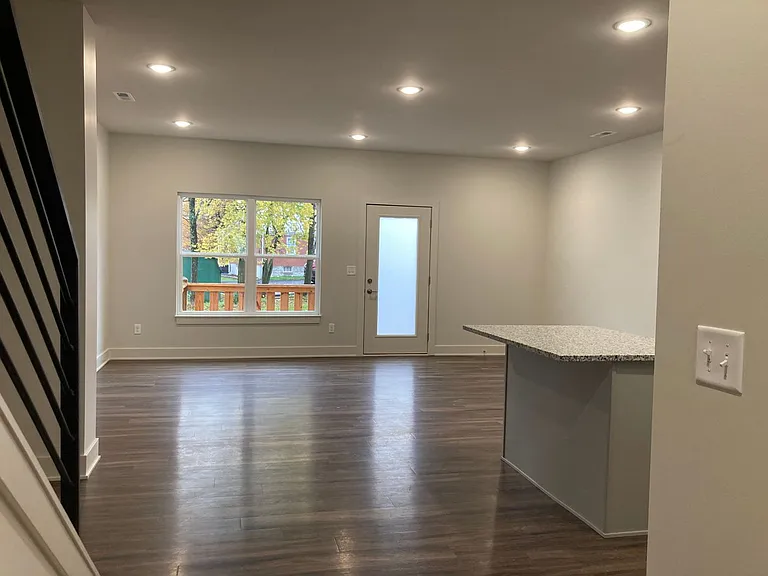 312 Lincoln St — Photo 15