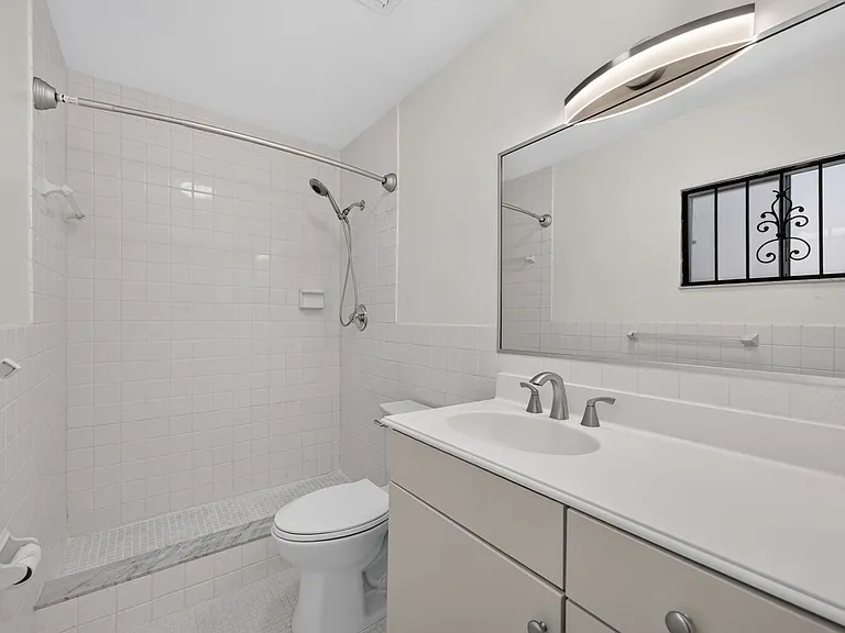 700 Melrose Ave #A5 — Photo 18
