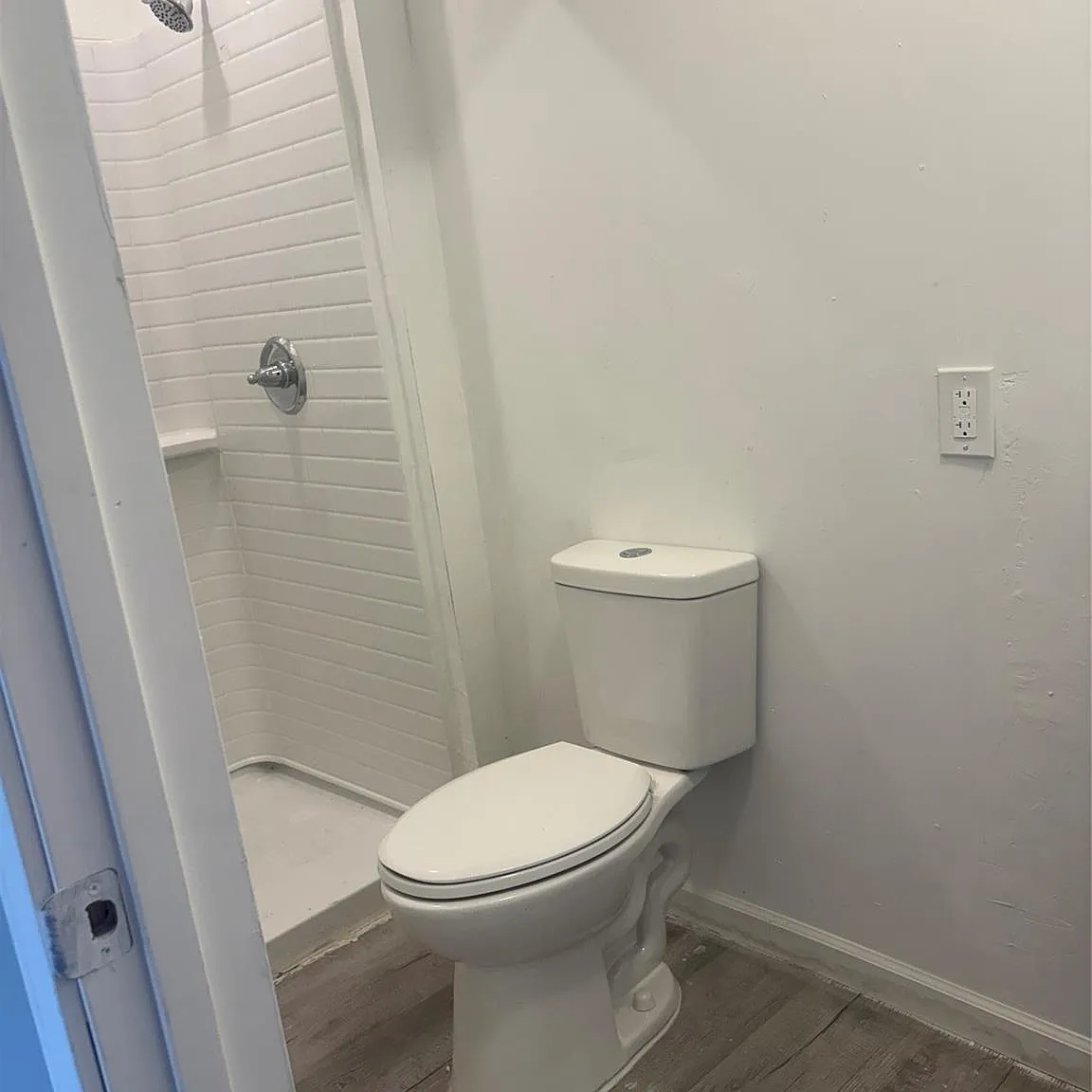 2 bed, 1.0 bath, $1,300 — Photo 4