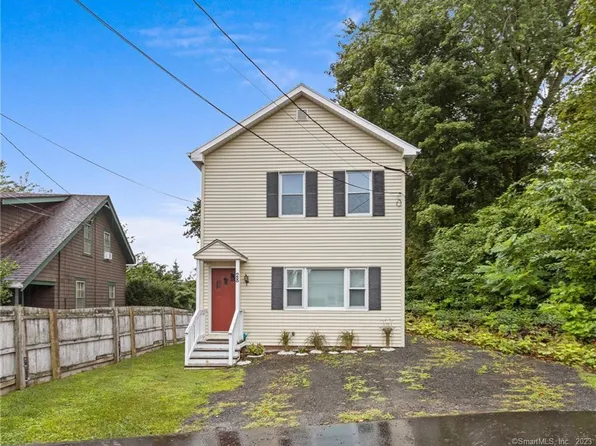 28 Curve Street, Branford, CT 06405