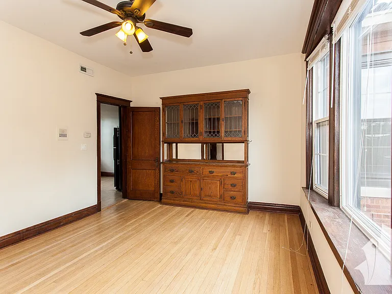 1436 W Addison St — Photo 8