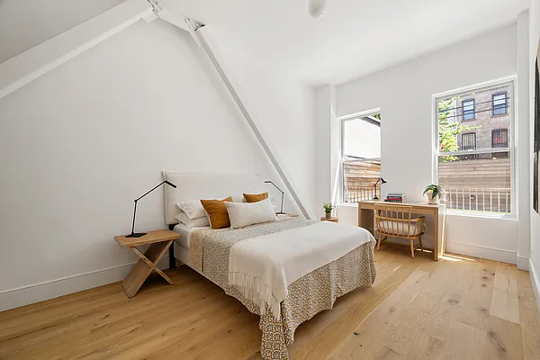 Bedroom, photo 1