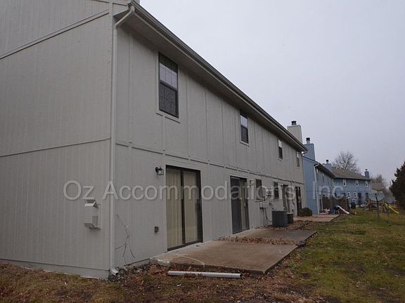 3rd image of 313 NE Timbercreek Dr