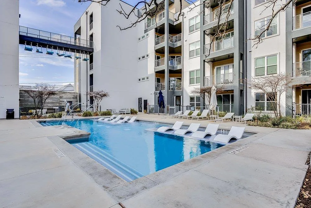 1 bed, 1.5 bath, 1000 sqft, $1,950 — Photo 2