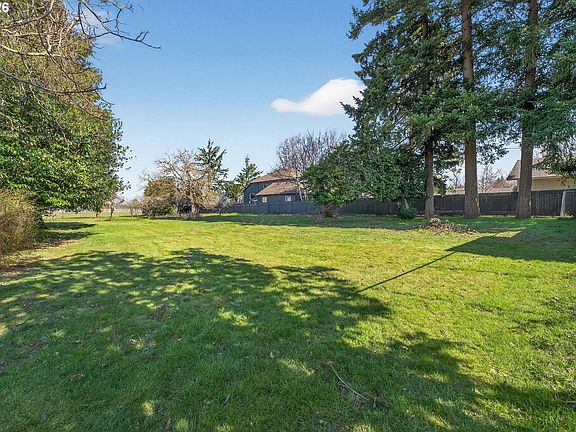 4th image of SE Marie St