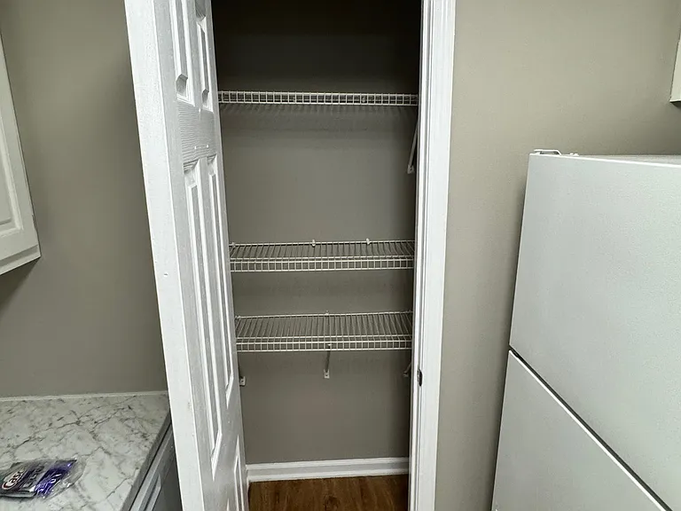 708 W Hawthorne St #10 — Photo 8