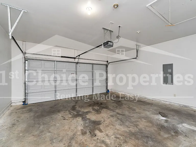 916 Daventry Trl — Photo 14