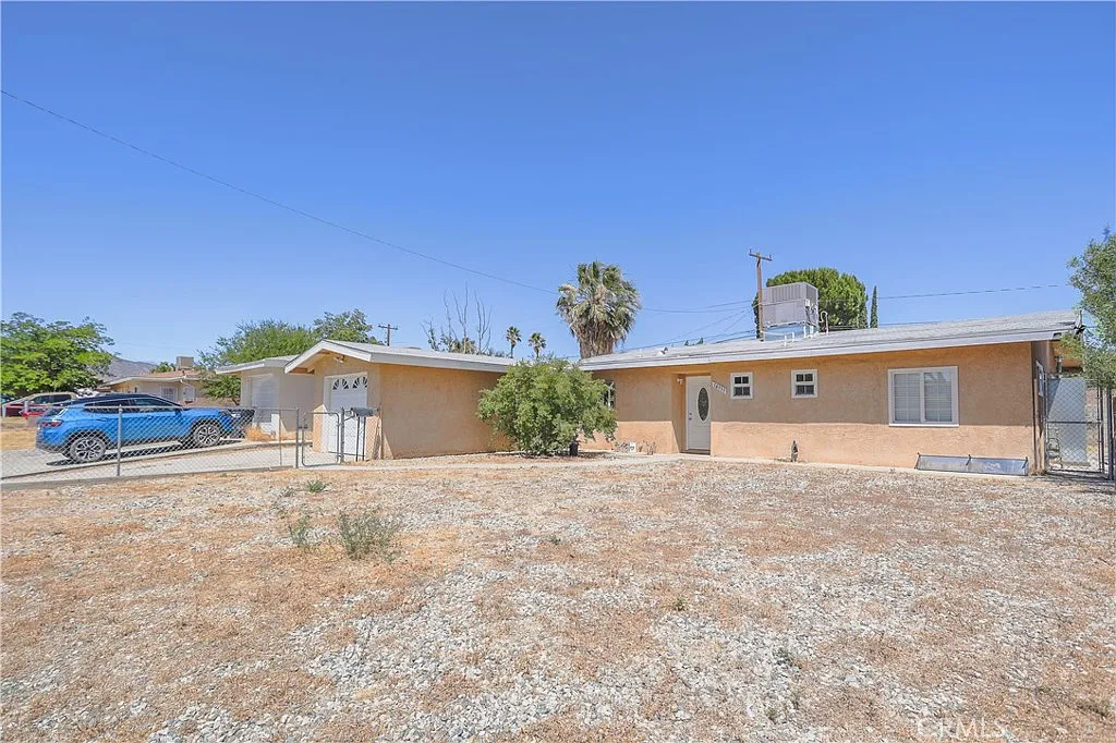 3 bed, 950 sqft, $2,650 — Photo 2