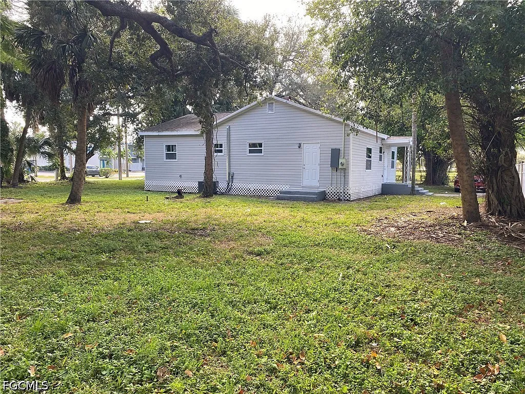 3 bed, 2.0 bath, 1405 sqft, $1,800 — Photo 4