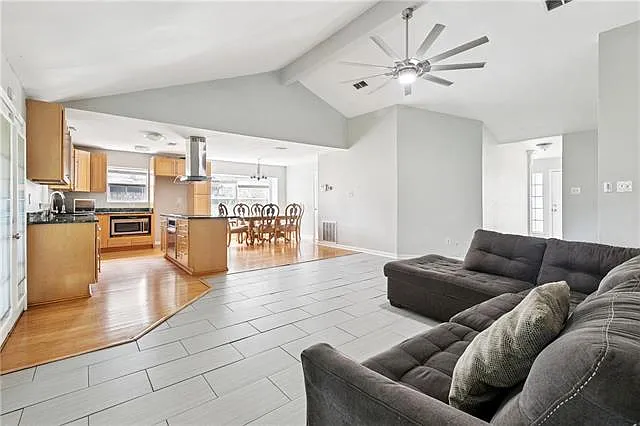1648 Hampton Dr — Photo 7