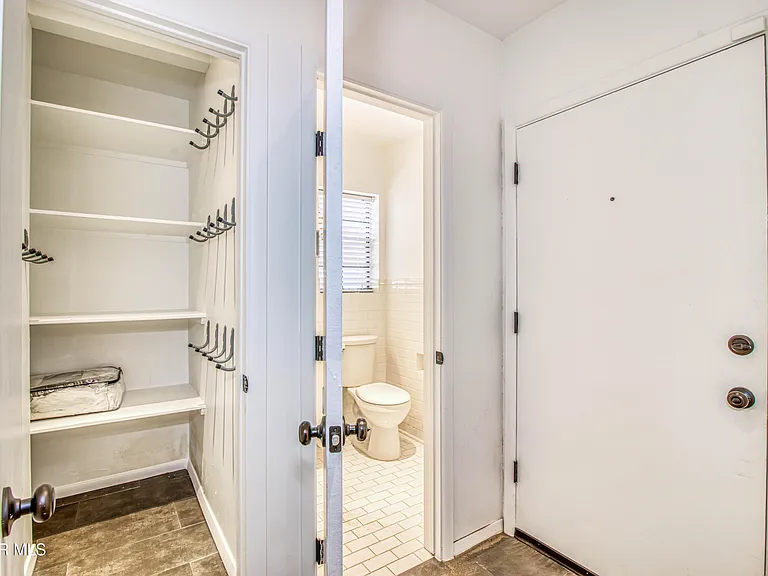 421 Irondale Dr #B — Photo 13