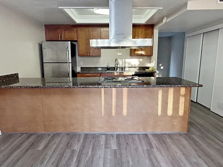 1220 Crescent Ter — Photo 5