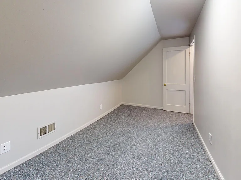 24622 Cloverlawn St — Photo 9