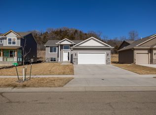 2045 Hadley Hills Dr NE, Rochester, MN 55906