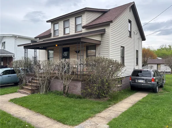 1036 Woodstock Ave N, Hopwood, PA 15445