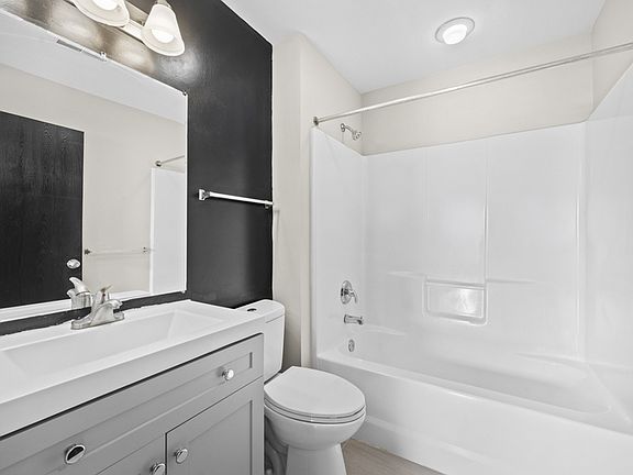 5th image of 9036 Charlotte Ct