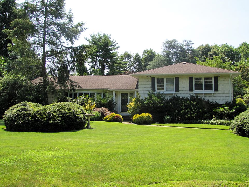 1st image of 37 Meadowridge Ln