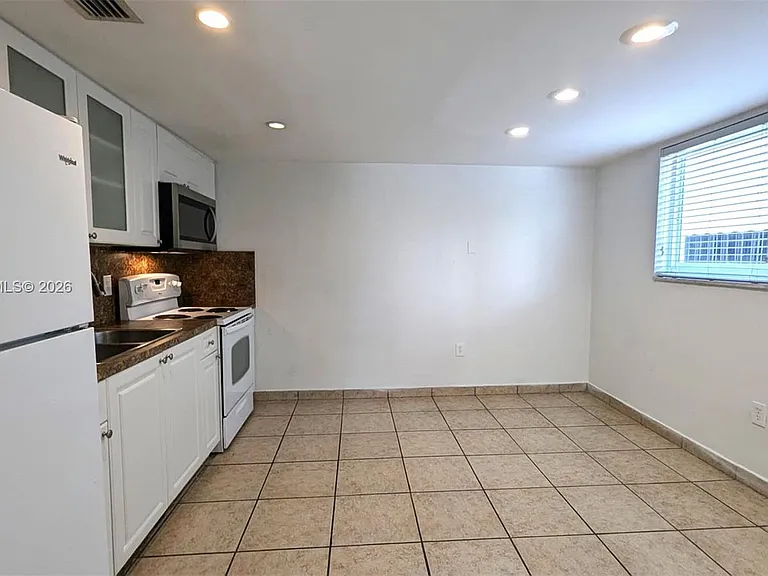 3525 SW 25th Ter #1 — Photo 12