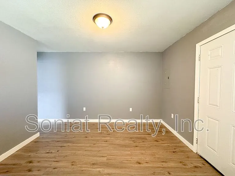 7760A N Coronet Ct — Photo 5