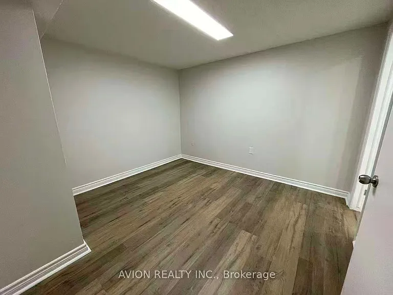 172 Highglen Ave — Photo 9