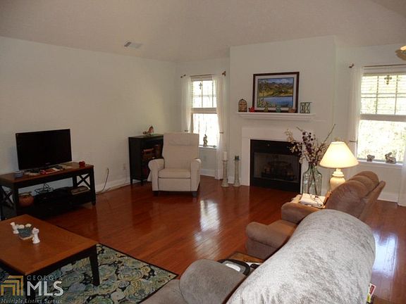 5th image of 189 Woodcrest Dr