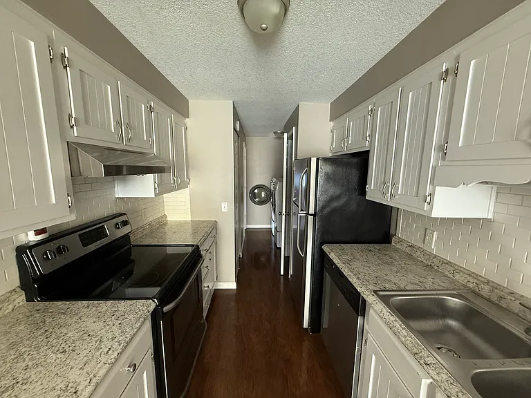 575 Monticello Ave #A — Photo 13