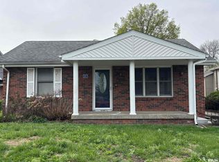 626 W Poplar St, Taylorville, IL 62568