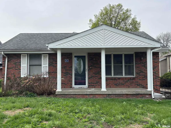 626 W Poplar St, Taylorville, IL 62568