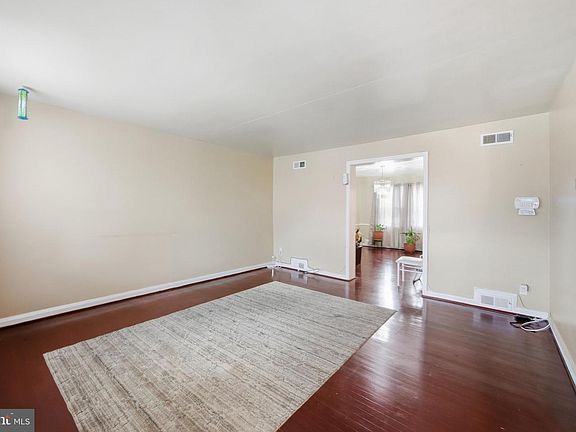 4th image of 1545 Gleneagle Rd