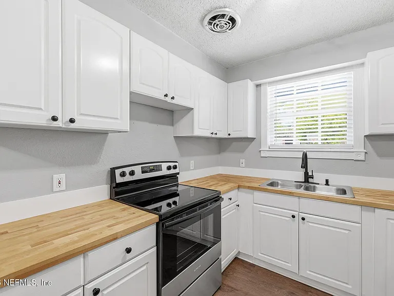 1712 Dibble Cir W — Photo 4
