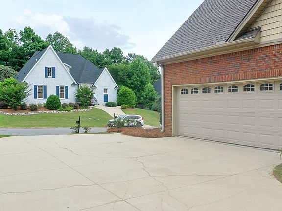 4th image of 809 Madeline Ln