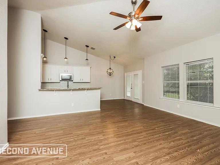 100 Clark Dr — Photo 3