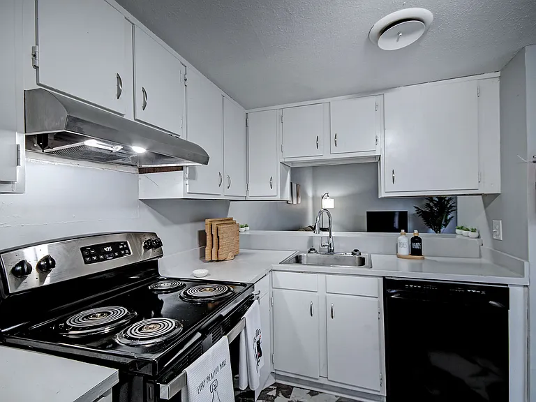 225 W McDowell Rd — Photo 6