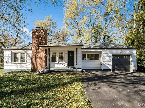 3937 Wright Ave, Saint Ann, MO 63074