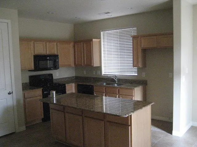 537 Nugget Trl — Photo 2