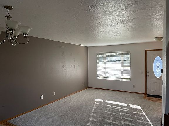 3rd image of 4702 N Cook St