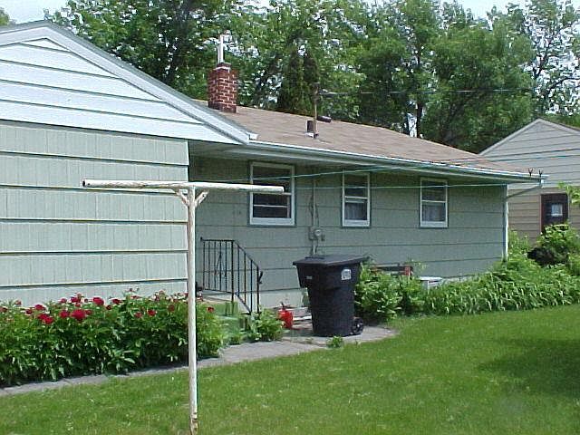 2nd image of 1015 Sunset Dr
