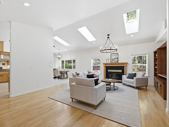 5th image of 3083 Skyview Ln