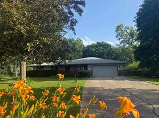 4975 Blackhawk Rd, Rockford, IL 61109