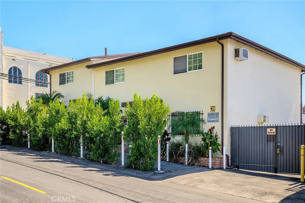 2 bed, 1.5 bath, 1000 sqft, $2,600 — Photo 1