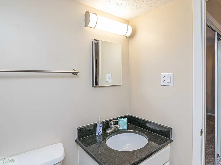 103 E Lockhaven Dr #D — Photo 6