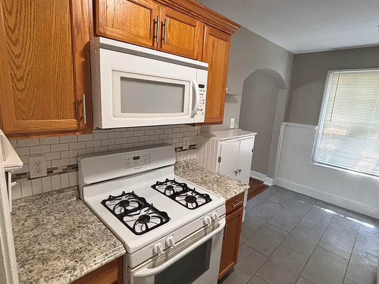 554 Linwood Ave #7 — Photo 6
