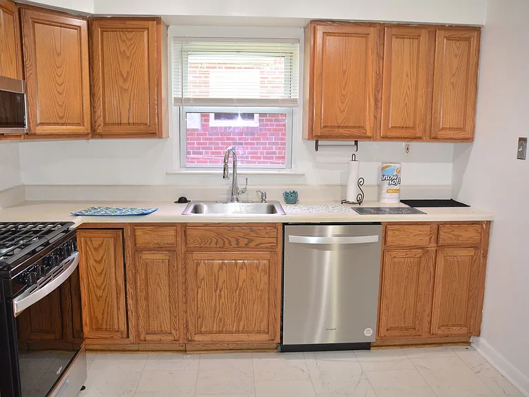 1714 Loney St — Photo 3