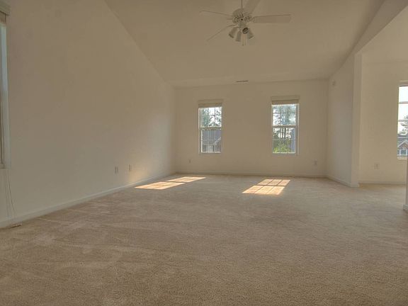 Huge master with sitting area