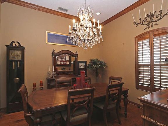 5th image of 2932 Majestic Isle Dr