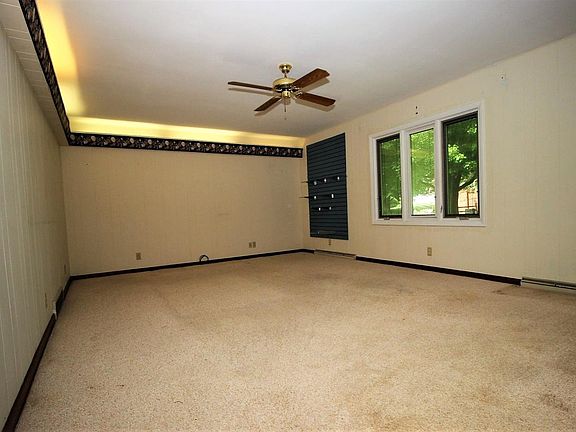 5th image of 502 S Park Dr
