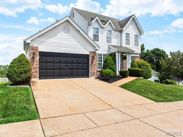 13569 Becker Place Dr, Saint Louis, MO 63128