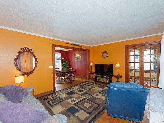 4th image of 13 Tremont St