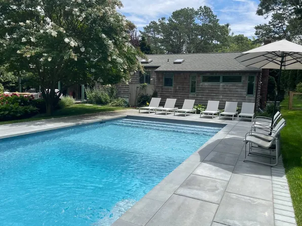 https://photos.zillowstatic.com/fp/0ab883732c40acced214c00ac82baa9b-p_e.webp