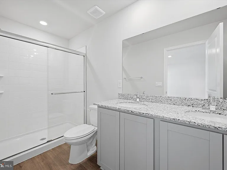 122 Bowers St — Photo 25